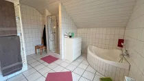 Badezimmer im DG