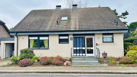 Außenansicht - Haus kaufen in Moers / Kapellen - Traumhaus in Sackgassenlage mit 183 m² Wohnfläche in Moers-Kapellen!