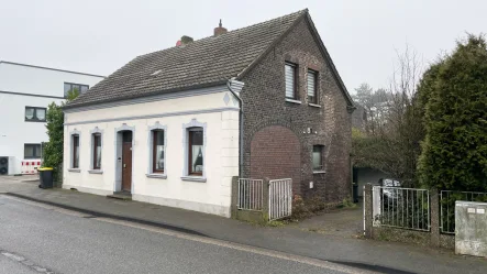 Außenansicht - Haus kaufen in Moers - Historisches Einfamilienhaus im Herzen von Moers-Kapellen mit Platz für die ganze Familie!