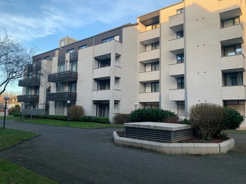 Außenansicht - Wohnung kaufen in Bonn - BONN Appartement, Bj. 1985 mit ca. 26 m² Wfl. Küche, Terrasse. TG-Stellplatz vorhanden, vermietet.