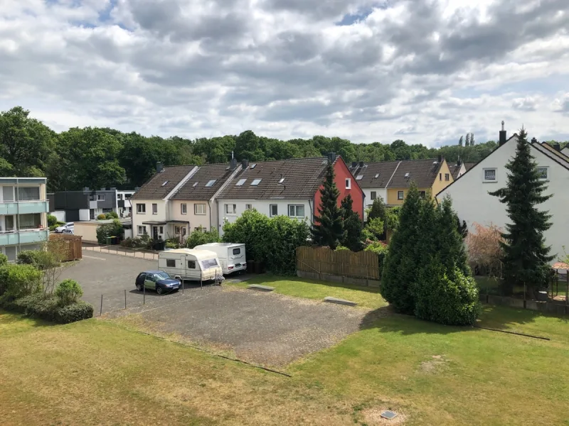 Blick vom Balkon ins Grüne