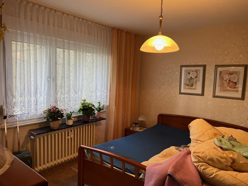 Schlafzimmer 1