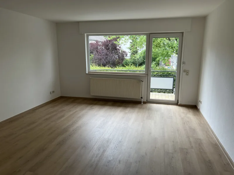 Wohnzimmer mit Balkon