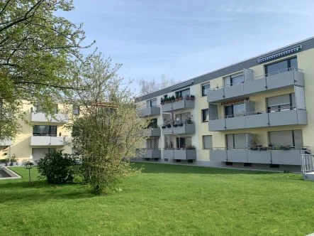 Außenansicht - Wohnung kaufen in Sankt Augustin - SANKT AUGUSTIN NIEDERBEG, 2-Zi. ETW bezugsfrei ca. 64 m² Wfl. Küche, Diele, Bad, Balkon, Keller, TG