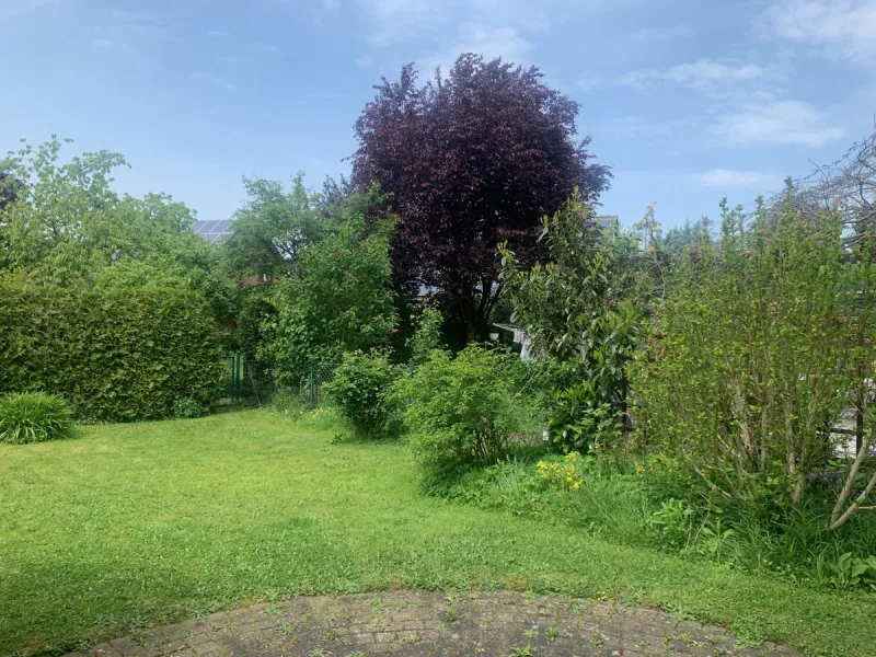 Terrasse mit Garten