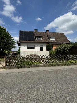 Aussenansicht - Haus mieten in Siegburg - SIEGBURG, TOP Lage, sanierte DHH mit ca 150 m² WNfl., ca 350 m²  GrSt., Terrasse, Balkon, 2 Stellpl.