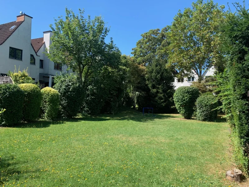 Garten / Gemeinschaftsgarten - Haus mieten in Sankt Augustin - SANKT AUGUSTIN, Einfam. Haus im Maisonettestil, 4 Zi., ca. 120 m² Wfl., Terrasse u. Balkon, Garage