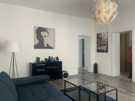 Ansicht Wohn,- Esszimmer - Wohnung mieten in Sankt Augustin / Niederpleis - SANKT AUGUSTIN, schöne 2-Zimmer-Wohnung mit heller Küche, 58 m² Wfl., großer Balkon -voll möbliert-