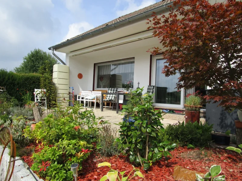 Terrasse mit Garten