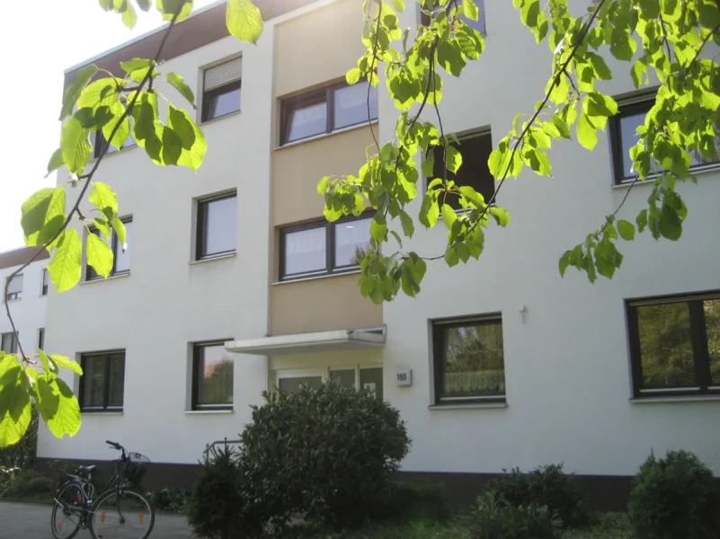 Frontansicht 2 - Wohnung kaufen in Sankt Augustin - SANKT AUGUSTIN - schöne 3 -Zi. Whg. EG im 9 Parteien-Haus, ca. 89 m² Wfl., gr. Balkon + TG-Platz