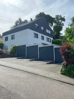 Gebäude mit Garagen - Wohnung kaufen in Saarbrücken / Bübingen - Hochwertig ausgestattete Eigentumswohnung am Bübinger Berg