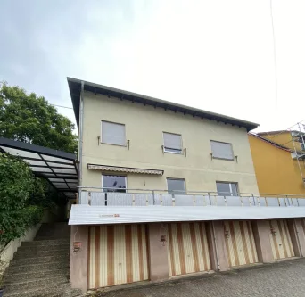 Außenansicht - Haus kaufen in Saarbrücken / Dudweiler - Freistehendes 2-FH in Uninähe mit 5 Garagen + großem Garten