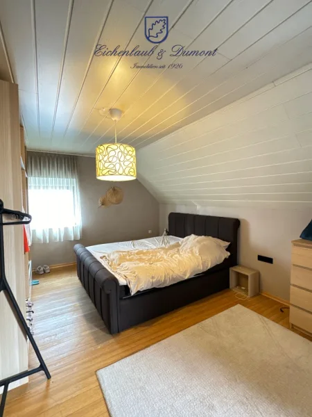 Schlafzimmer 1 DG