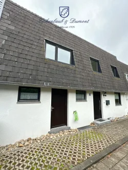 Gebäudeansicht - Haus kaufen in Sankt Ingbert - Attraktives Reihenhaus mit Garten, 2 Stellplätzen und Garage