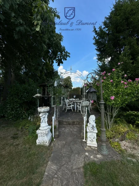 Terrasse mit Pavillon