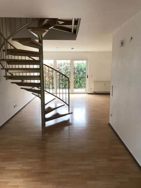 Maisonette - Wohnung mieten in Saarbrücken - Renovierte 3-ZKB Maisonette-Wohnung mit Terrasse + Stellplatz