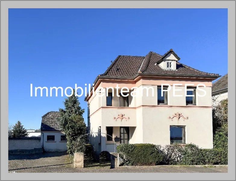 Frontansicht - Haus kaufen in Bornheim - Frei ab 03/25 - Gründerzeit Villa mit Nebengebäude, 4-5 Parkpl. und Garten in Bornheim OT