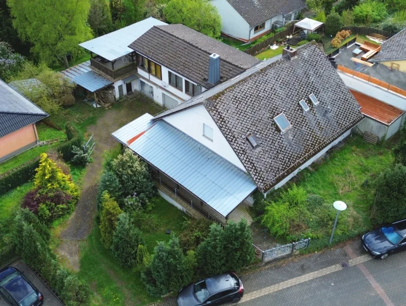 Drohnenansicht - Haus kaufen in Breitscheid - Handwerkerhaus für zwei bis drei Familien + Lagerfläche + Garagen Nähe A3 Neustadt