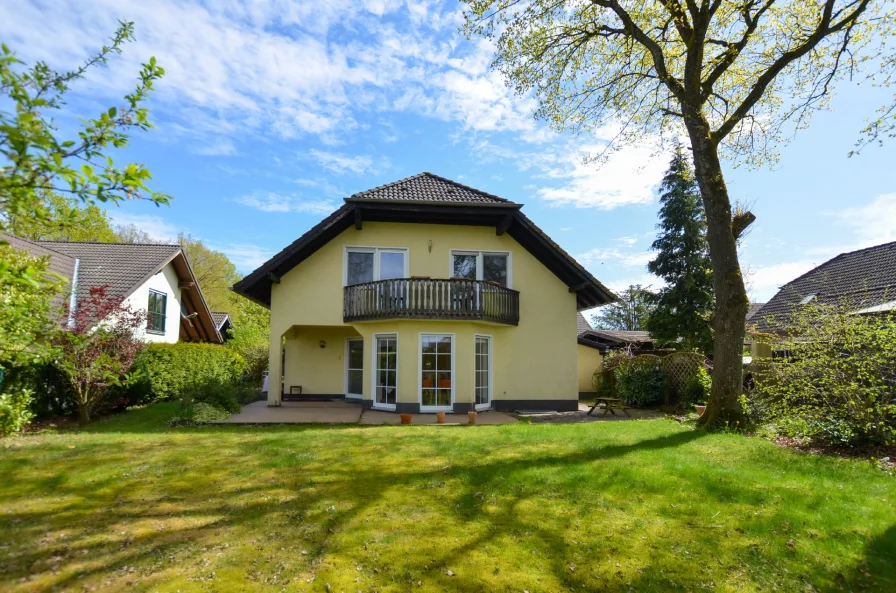 Gartenansicht - Haus kaufen in Windhagen - Ein tolles Familienhaus mit vielen Möglichkeiten! Nur 3 Minuten A3, 20 Minuten Kreuz BN/SU