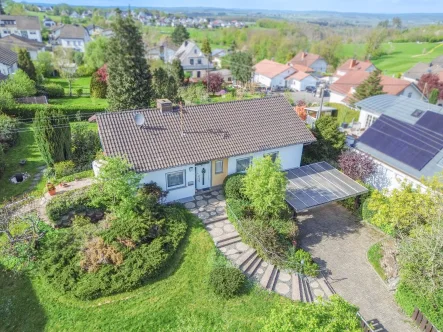 Frontansicht - Haus kaufen in Horhausen - Charmantes Einfamilienhaus mit liebevoll angelegtem Garten in Horhausen