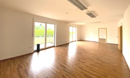 Raum mit ca. 68 m² - Büro/Praxis mieten in Asbach - Büro/Praxis-Etage in zentraler Lage von Asbach! Gewerbeflächen von 23 qm bis 151 qm
