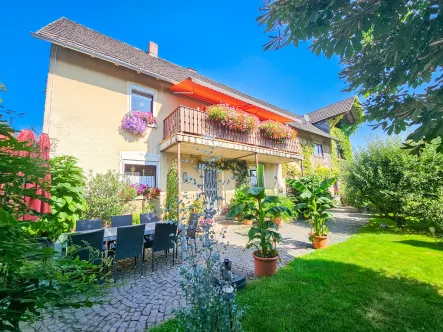 Hausansicht - Haus kaufen in Altenkirchen - Raumwunder mit Flair zum fairen Preis! Nur 3 Min. bis Altenkirchen, 35 Min. Kreuz BN/SU!