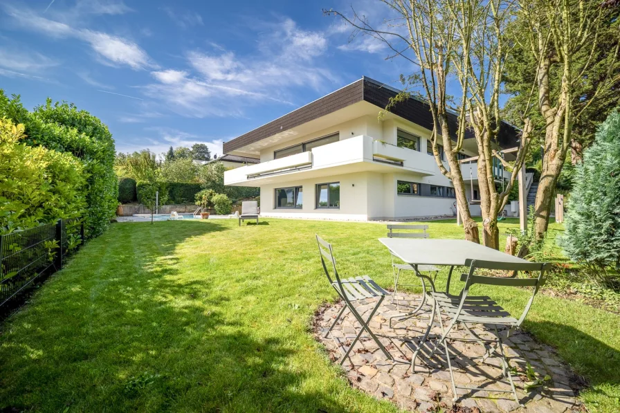 Tolles Grundstück mit Pool und Aussicht - Haus kaufen in Königswinter - Wunderschöne Villa mit möglicher ELW und tollem Pool in exponierter Lage