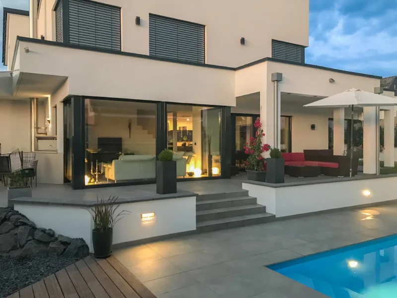  - Haus kaufen in Horhausen - Moderne Bauhausvilla mit Pool  OT von Horhausen, welcher keine Wünsche offen lässt!  5 Min. zur A3