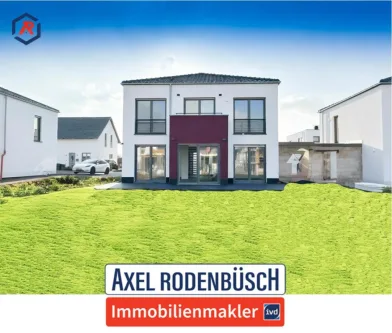 Rückansicht - Haus kaufen in Nörvenich -  Nörvenich, freistehende KFW 55 Stadtvilla auf großem Grundstück,   bezugsfertig.