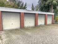 Garage (1. von links)