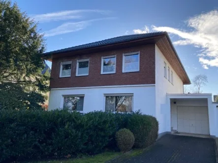 Ansicht vorne - Haus kaufen in Paderborn - Zweifamilienhaus in ausgezeichneter Wohnlage in Paderborn