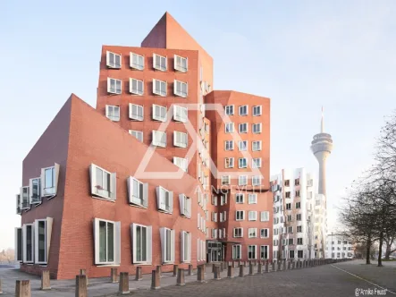 Außenanischt - Büro/Praxis mieten in Düsseldorf - "Red Gehry" - Moderne Büroflächen im Medienhafen