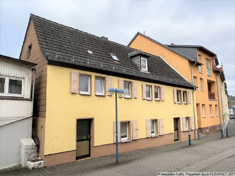 Strassenansicht - Haus kaufen in Winnweiler - Gemütliches, modernisiertes Einfamilienhaus im Ortszentrum