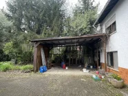 Carport beim Wohnhaus