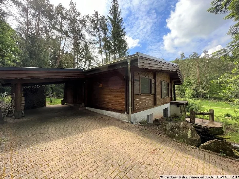 Eingangsbereich mit Carport