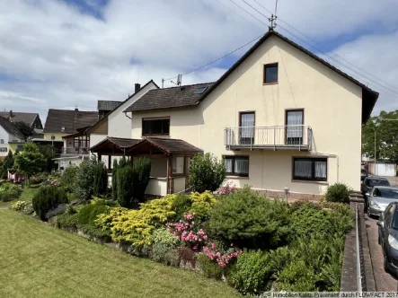 Gartenansicht - Haus kaufen in Mehlbach - Sehr geräumiges Einfamilienhaus mit schönem Garten