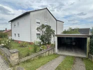 Ansicht mit Garage