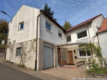 Komplettansicht - Haus kaufen in Ruppertsecken - Wohnhaus in ruhiger Lage mit Donnersbergblick