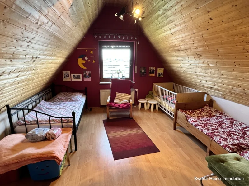 Schlafzimmer DG