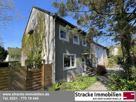 Vorderansicht - Haus kaufen in Bielefeld - Familienhaus in familienfreundlicher Lage!