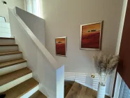 Modernes Treppenhaus mit indirekter Beleuchtung