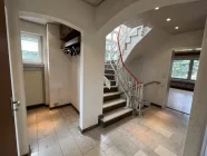 Geräumiges Treppenhaus