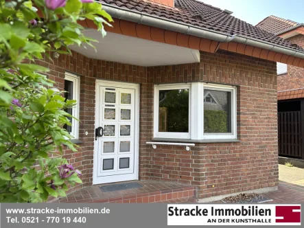 Willkommen: Ansprechender Eingang - Haus kaufen in Steinhagen - Heile Welt in der Topp-Gemeinde Steinhagen!