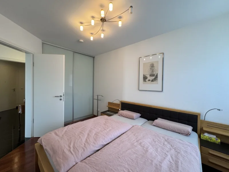 Schlafzimmer m. Ankleide