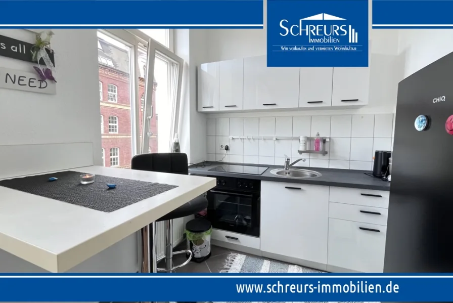 Küche mit Blick zum Fenster - Wohnung mieten in Krefeld - Zentrum - Möblierte 2-Zimmer-Wohnung mit Balkon in unmittelbarer Nähe zum Helios-Klinikum und zur Hochschule!