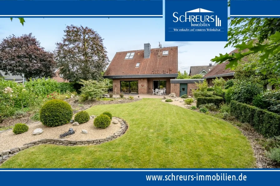 Hausansicht über Garten - Haus kaufen in Krefeld / Traar - Freistehendes Einfamilienhaus mit schönem Gartengrundstück in Top-Lage von Krefeld-Traar!