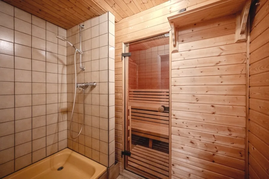 Sauna mit Dusche