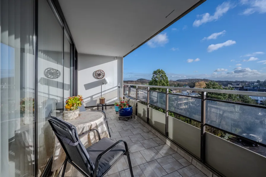 Ihr Platz an der Sonne - Wohnung kaufen in Krefeld - Hüls - Wohnen mit Weitblick: gepflegte 2 Zimmer-Wohnung mit Fensterbad, großem Balkon  und Garage in Hüls