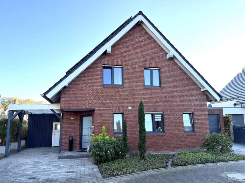 Vorderansicht 2 - Haus kaufen in Kleve - Modernes und familienfreundliches Niedrigenergiehaus im Herzen von Kleve-Rindern!