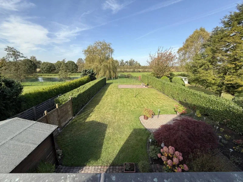 Blick von der Loggia in den Garten